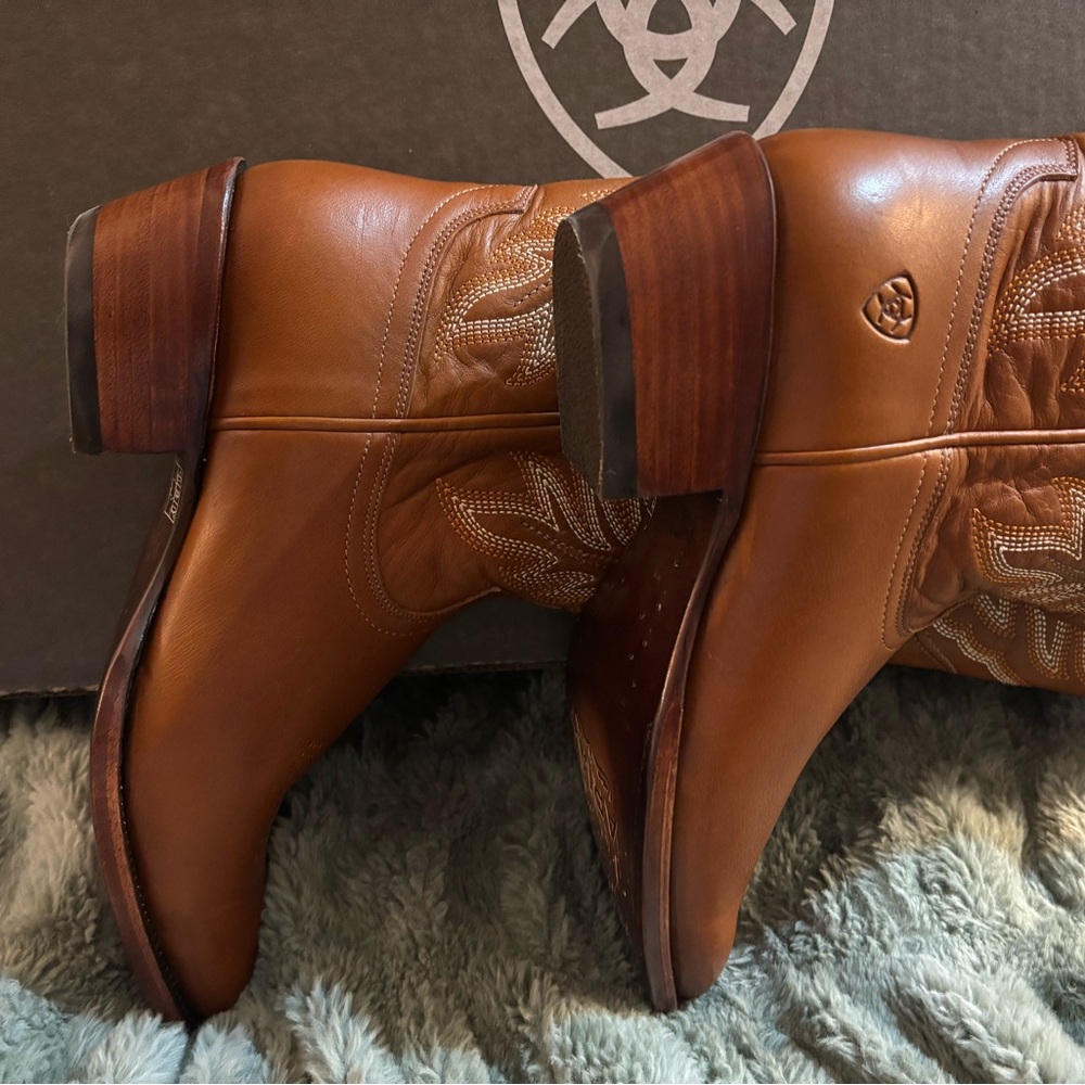Ariat Women’s Sterling Margot Stretchfit Western Boots NIB